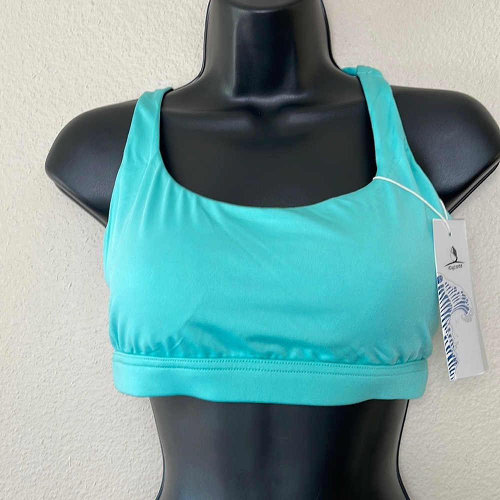 Icyzone sports bra in color Sea foam
